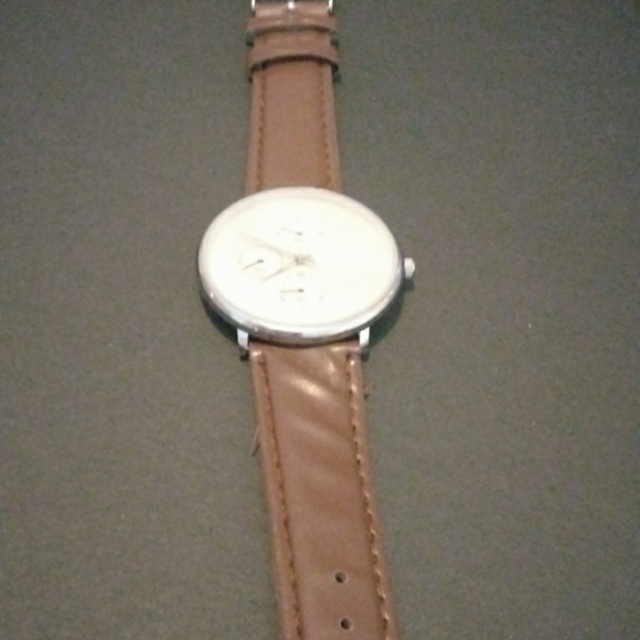 Watch - Picture 2 of 3